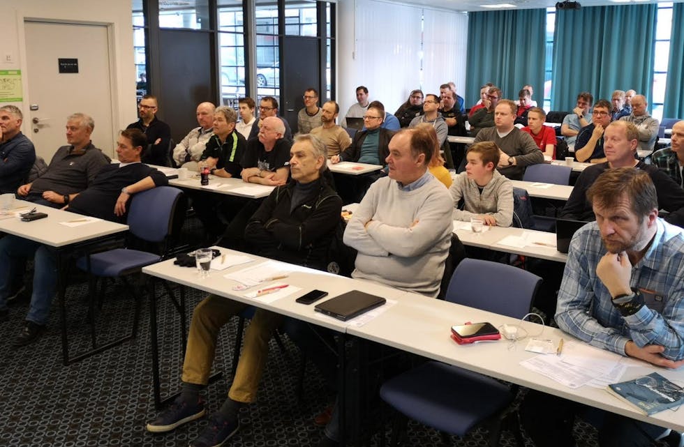 Oppdateringer: Arve Fløysvik, leder av Dommerkomiteen i NFF Rogaland, ledet perfeksjoneringskurset og oppdaterte vel 50 fotballdommere fra Nord-Rogaland på lørdag.
Foto: Morten Salvesen