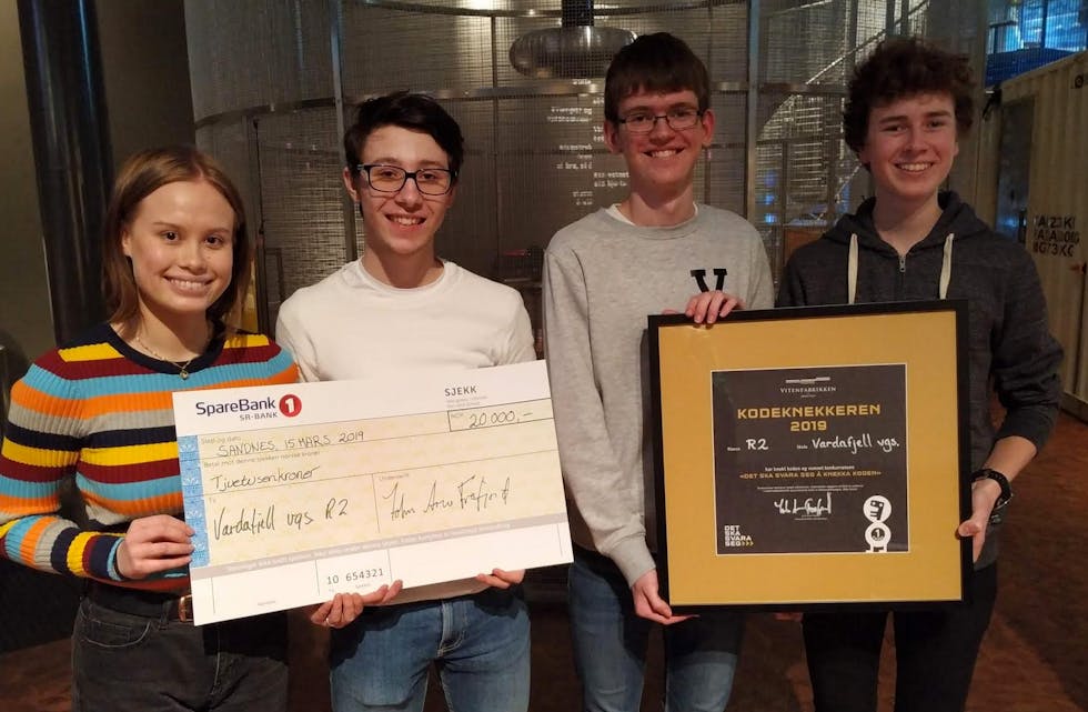 Utdeling av diplomer på Vitenfabrikken i Sandnes. Elevene vant over samtlige andre elever fra Rogaland. Kun deres skole fra Nord-Rogaland var med i konkurransen.