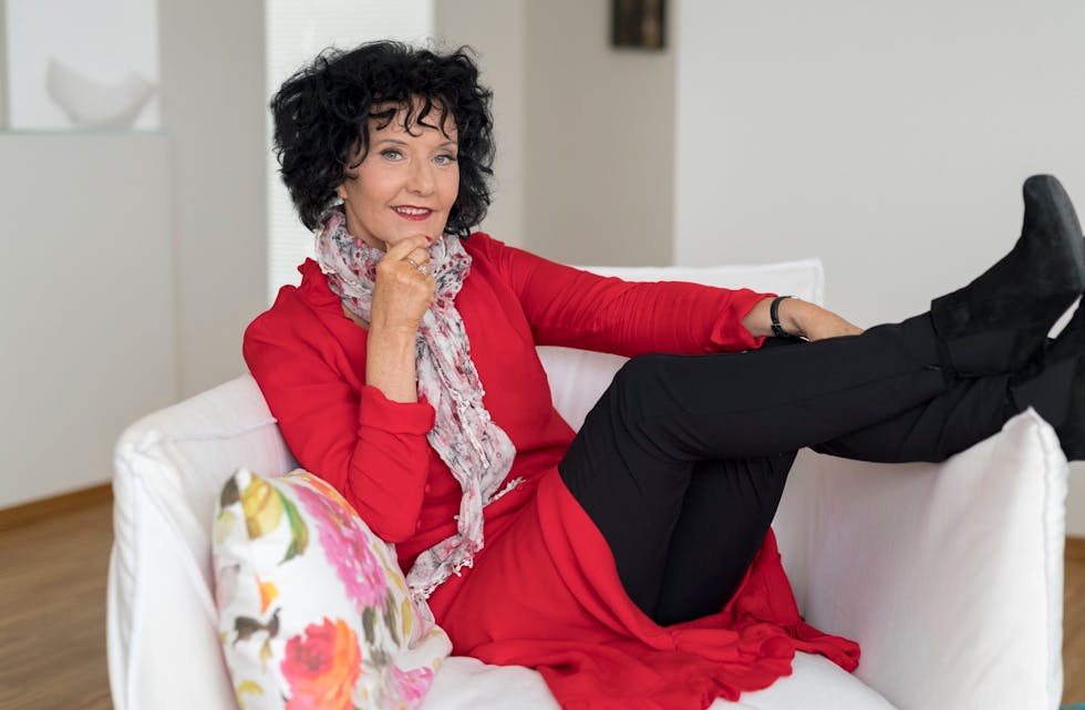 Rivertonprisen til Unni Lindell. Hun er en av gjestene under årets bLEST. Foto: Olav Heggø/Aschehoug