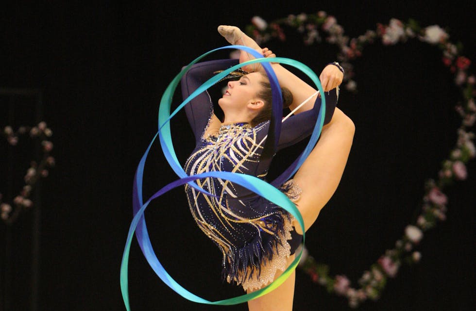 Karoline Wennberg i aksjon i Steinsvik arena under NM i RG. Foto: Alf-Einar Kvalavåg