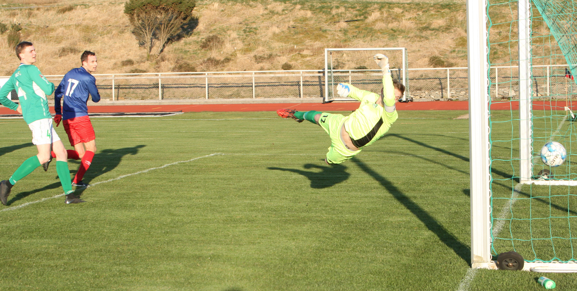 2-0 til Stegaberg- Dag Frode Tønnesen header forbi Lars Øvernes og i mål. Foto: Alf-Einar Kvalavåg