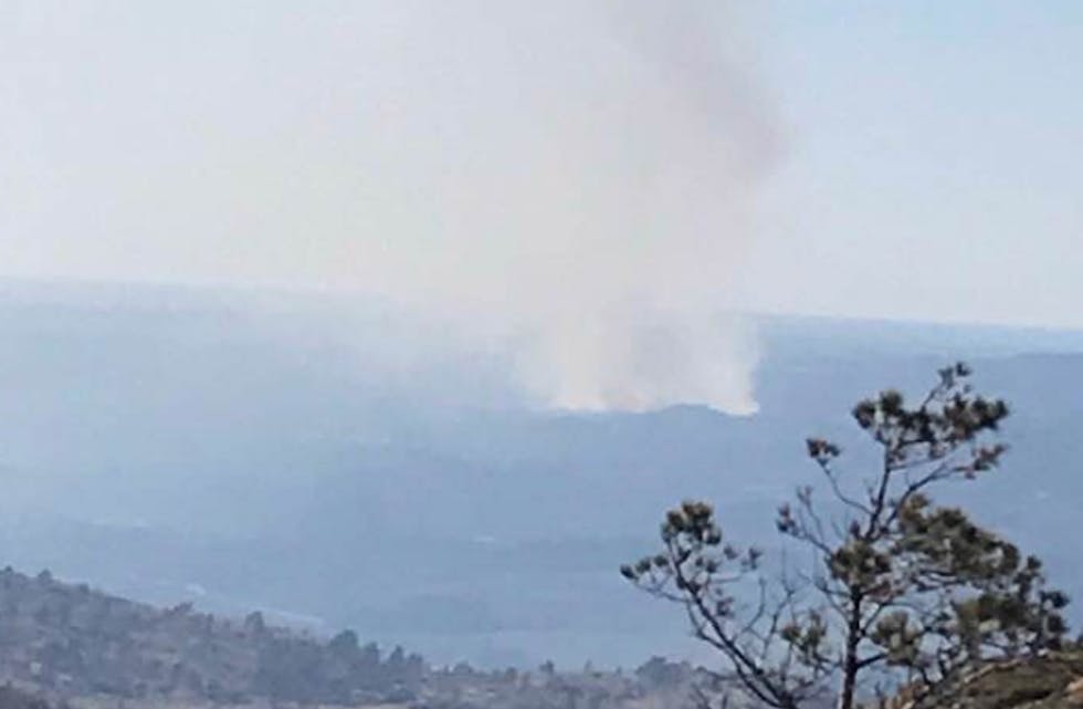 Brannen kan ses over et stort område. Foto: Kirsti Hervik