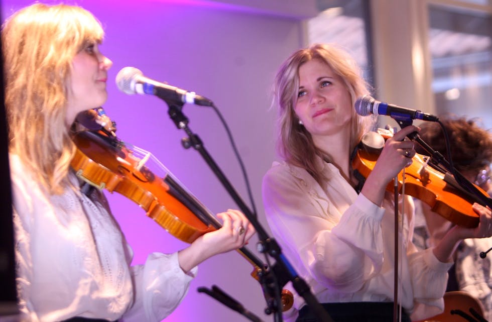 Rags & Feathers er tvillingane Kjersti og Rønnaug Tingelstad og Oddbjørn Austevik. Foto: Alf-Einar Kvalavåg
