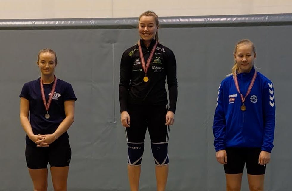 Oda Helene Sunde Svendsen, Ida Vaka og
Linn Christina Larssen tok medaljene i 64-kilos klassen. Foto: Dag Rønnevik