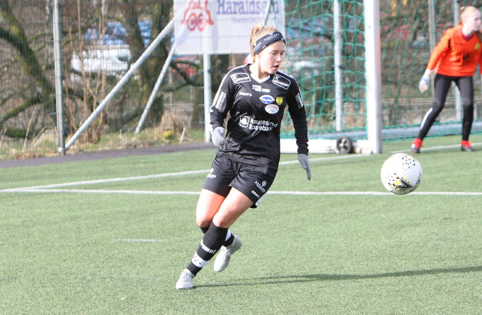 Emma Askeland har økt ledelsen til 3-0 for Tysværdamene. Foto: Alf-Einar Kvalavåg