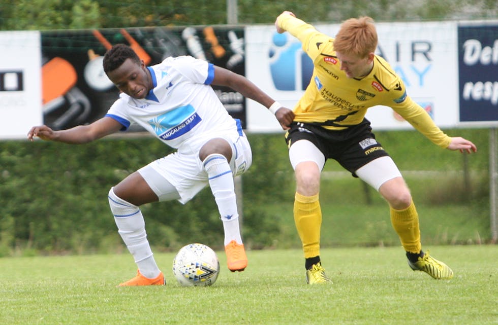 Eric Ndayisenga og Haakon Kvia hadde mange dueller og var blant banens aller beste i Grinde. Foto: Alf-Einar Kvalavåg