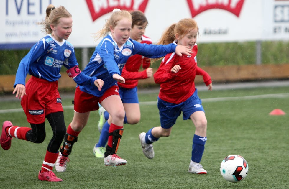 Som vanlig tøffe tak når Stegaberg og Førland møtes i Kårstø-Cupen. Foto: Alf-Einar Kvalavåg