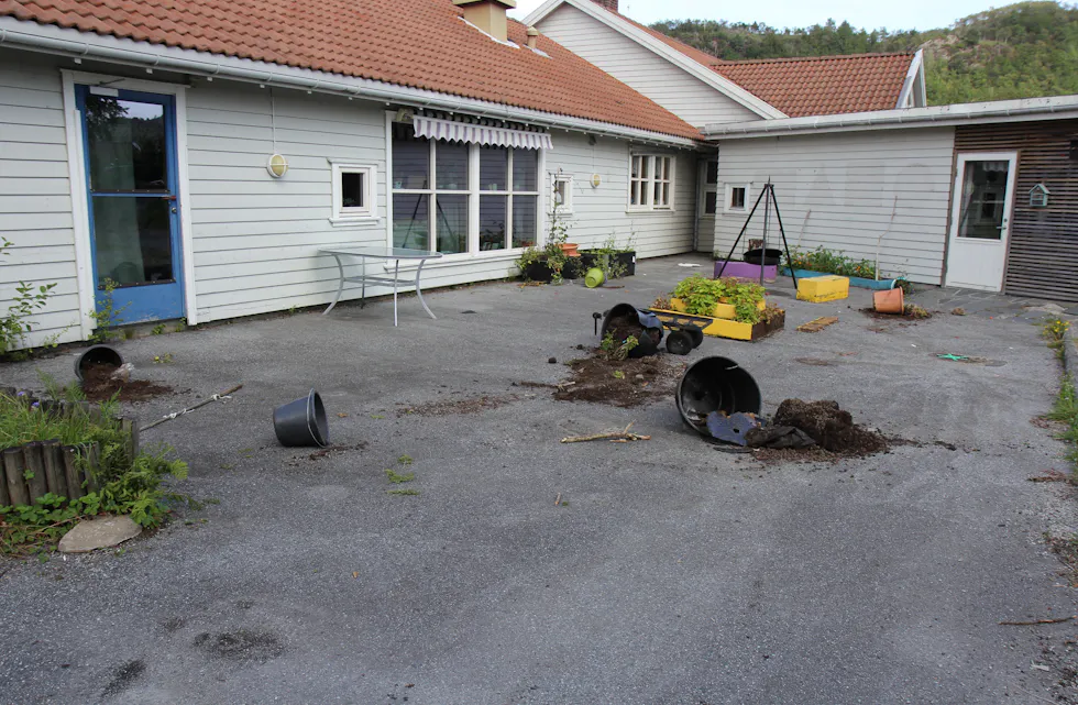 Slik såg det ut då Straumen dagsenter skulle starte dagen måndag denne veka. Foto: Ingvild R. Myklebust