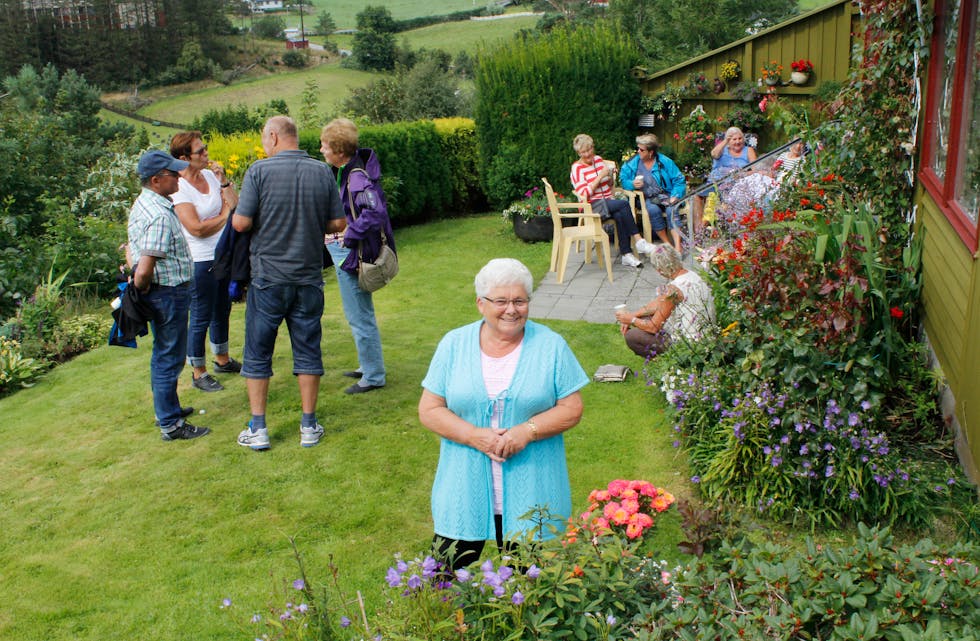 Mange folk var innom og så på den flotte hagen til Synneva Gjerde sist søndag.
Foto: Eva Birkeland