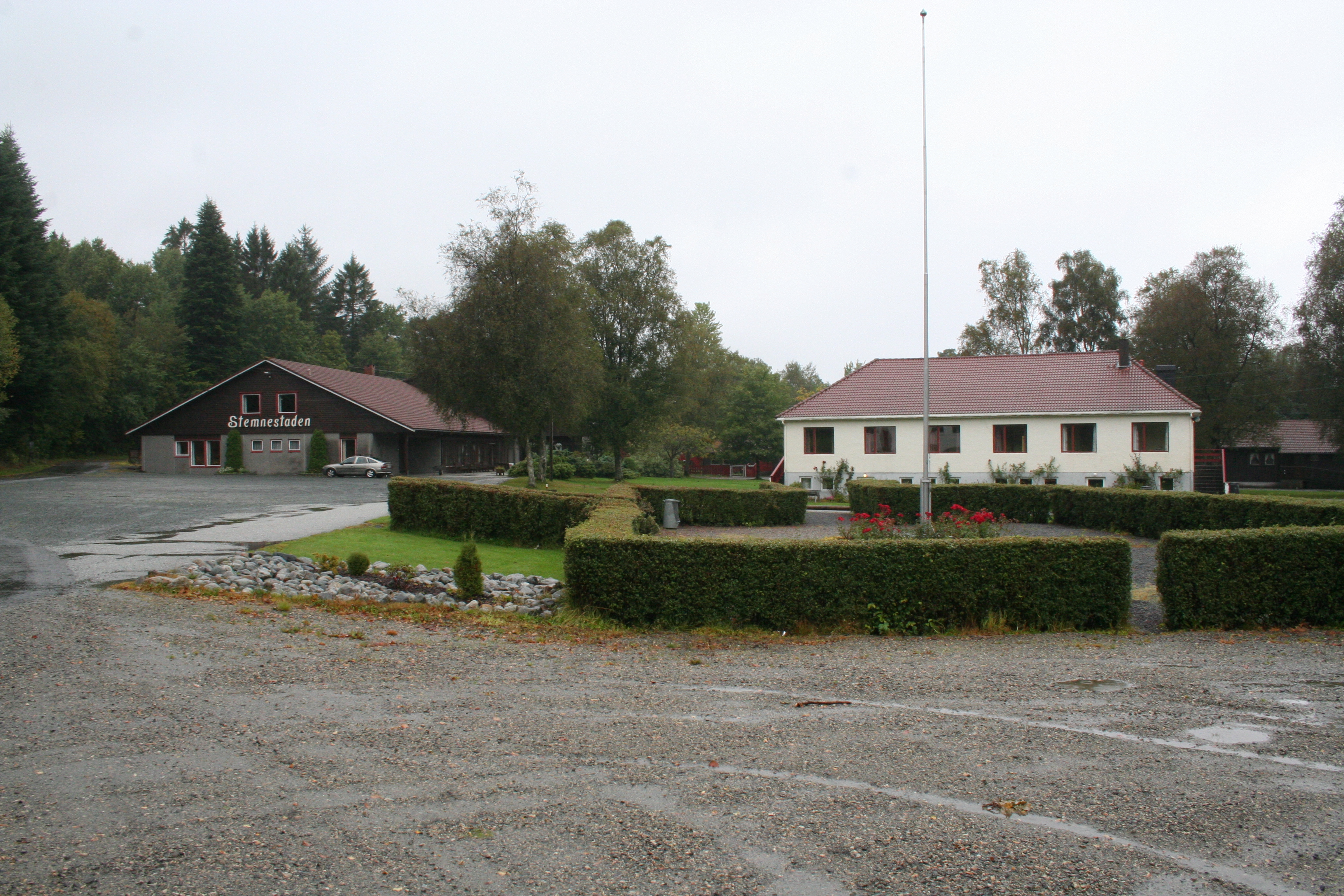 Stemnestaden, Grinde