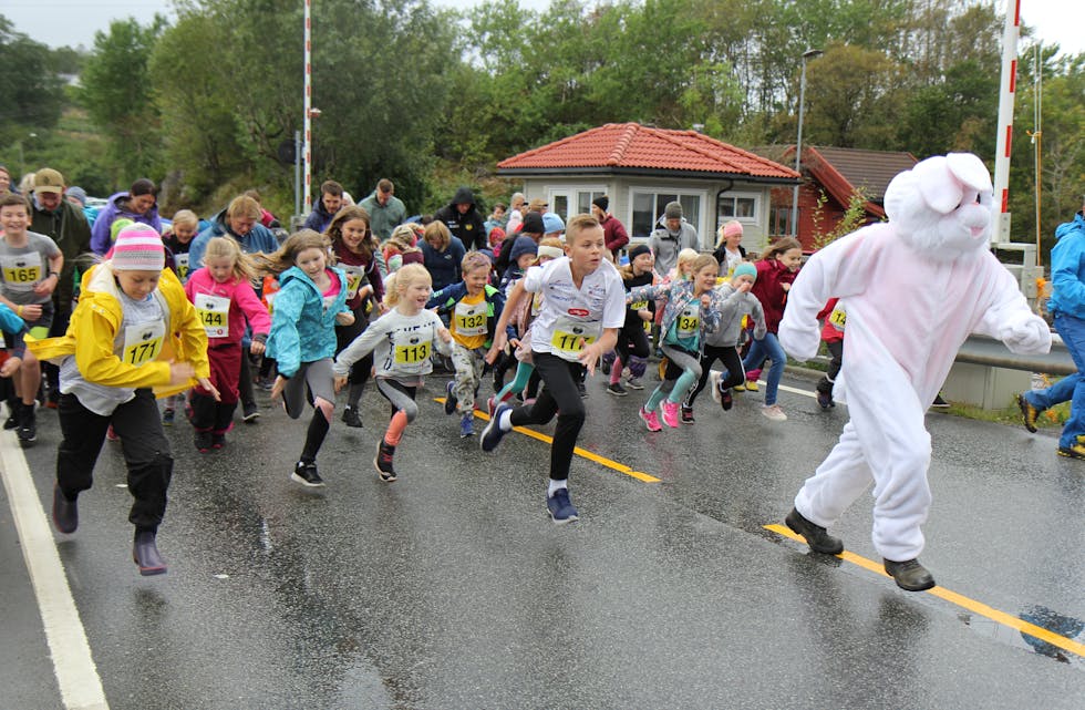 Barna sitt Sluseløp var svært populært. Dei 400 metrane gjekk som det suste, og i mål venta medalje. Foto: Ingvild R. Myklebust