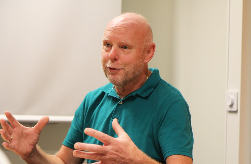 Seksjonsleiar Nils Olav Eintveit fortel at kommunen jobbar målretta for å imøtekomme framtida innan helsesektoren.
Foto: Mona Terjesen