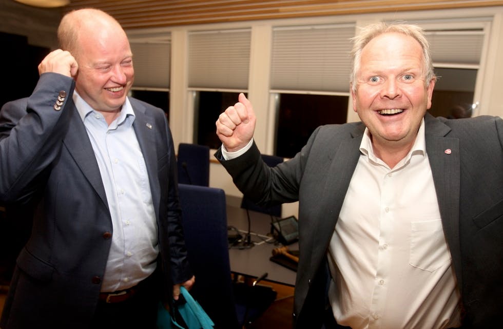 Egentlig var de vinnere begge to, men det var Sigmund Lier som jublet mest etter valet i Tysvær. Ola S. Apeland og Høyre reddet inn det sjette mandatet i ytre del. Foto: Alf-Einar Kvalavåg