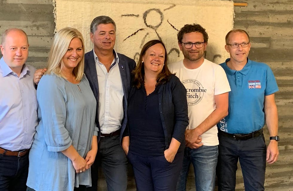 Disse seks skal være i opposisjon i kommunestyret. Fra venstre: Ola S. Apeland, Monika Lindanger, Arvid Bakken, Sissel Hansen Tysse, Halvor Stakkestad og Trygve Hebnes.