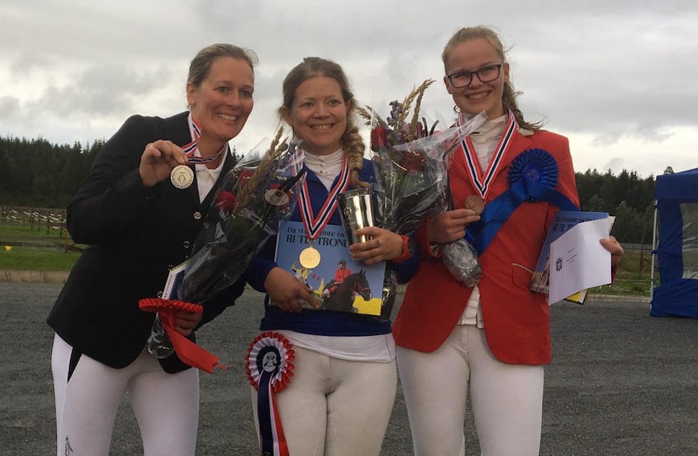 Ellen Suhr Ydstebø red hesten Shahname inn til sølvmedalje under NM. Foto: Privat