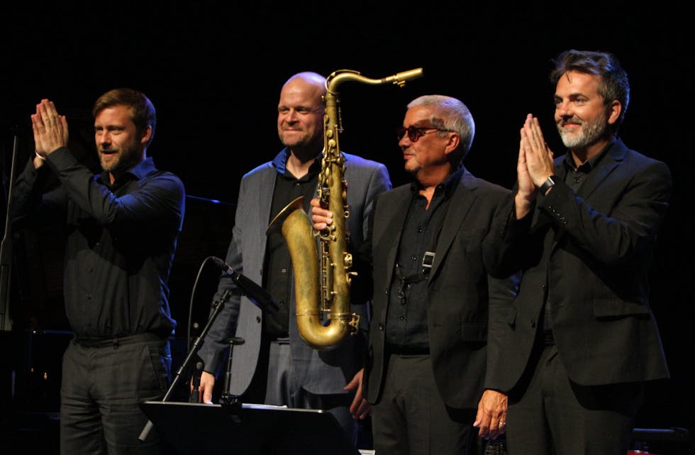 Dyktige jazzmusikere takker for seg i festiviteten. Espen Eriksen, Lars Tormod Jenset, Andy Sheppard og Andreas Bye. Foto: Alf-Einar Kvalavåg