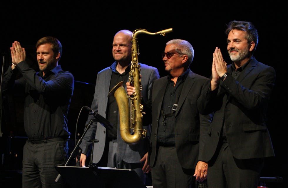 Dyktige jazzmusikere takker for seg i festiviteten. Espen Eriksen, Lars Tormod Jenset, Andy Sheppard og Andreas Bye. Foto: Alf-Einar Kvalavåg