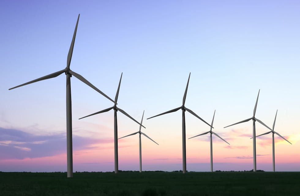 Det vart i dag meld at regjeringa har bestemt ikkje å innføre ei nasjonal ramme for vindkraft på land. Det meiner styreleder i KS, Gunn Marit Helgesen, var klokt. Foto: Shutterstock
