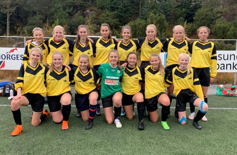 Jentelaget til FUS er videre i skolecupen.