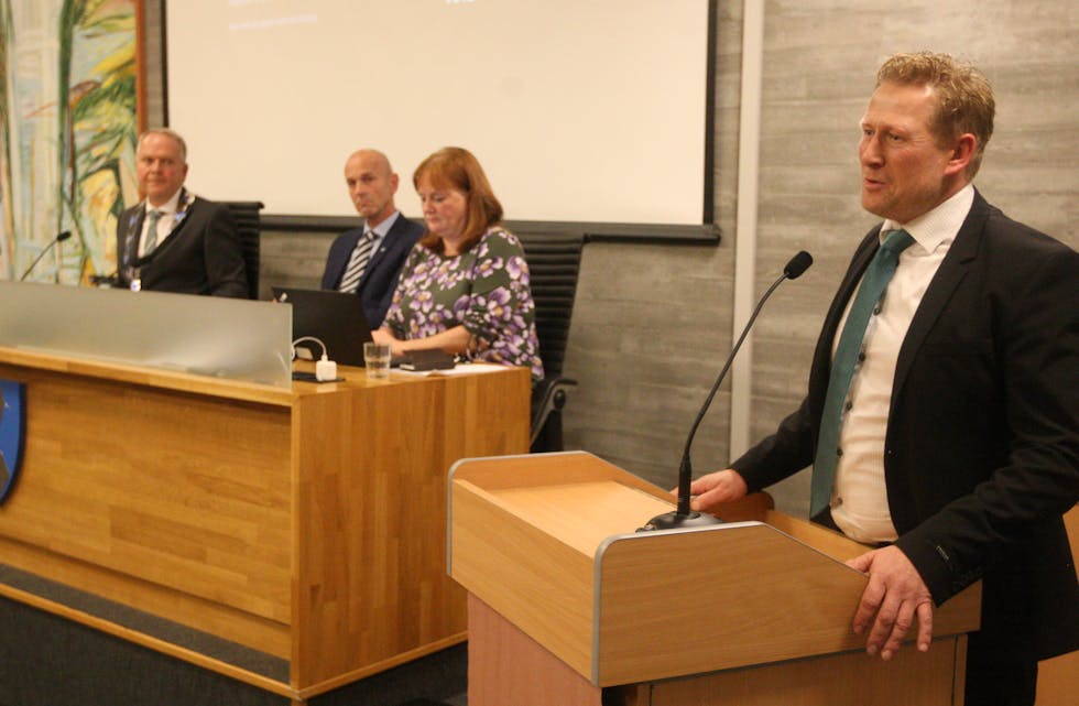Sven Ivar Dybdal takket alle som hadde gjort det mulig for han å bli varaordfører i Tysvær. Foto: Alf-Einar Kvalavåg