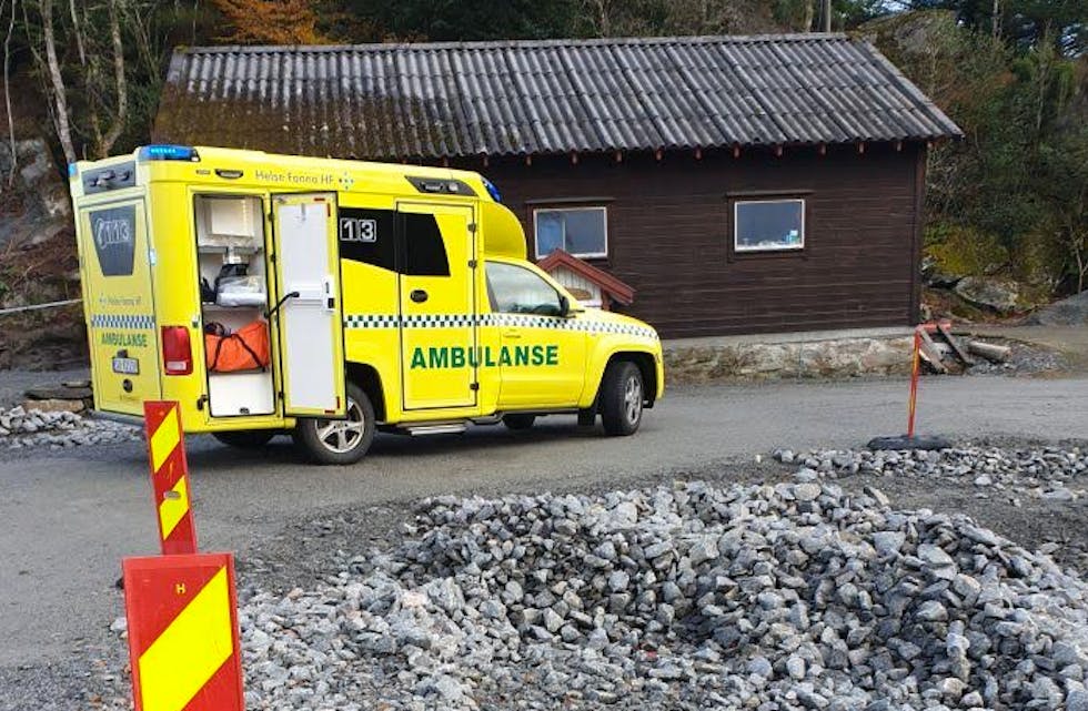 Ambulansen var raskt på plass på Klovning. Foto: Bygdeblad-tipser