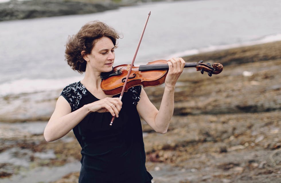 Almuth Chylek er ny fiolinist i Munor og er å sjå og høyre under lunsjkonserten, fredag.
Foto: Munor