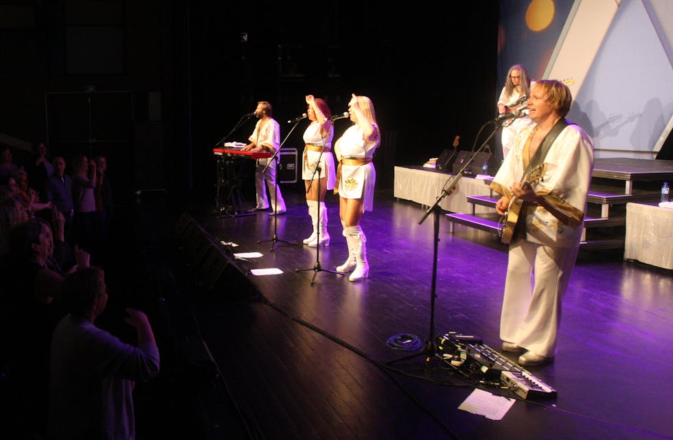 ABBA 1974 hadde full kontroll på sitt publikum og laget fest i tysværtunet. Foto: Alf-Einar Kvalavåg