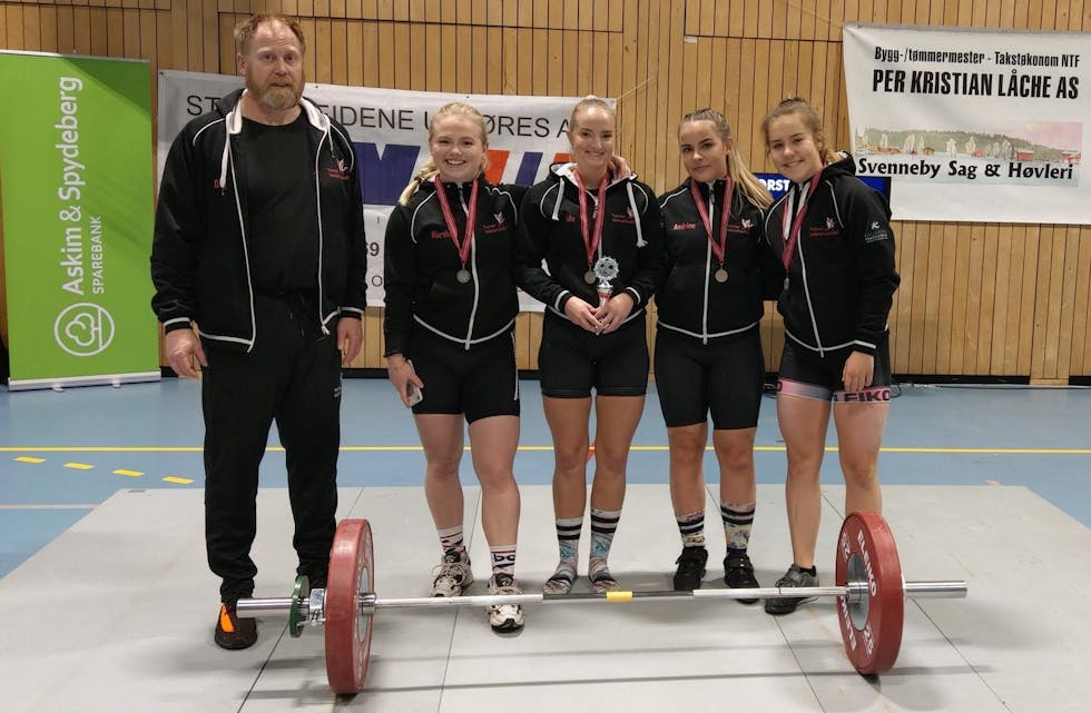 Lagbilde av Juniorene fra venstre:
Dag Rønnevik (Coach), Marthe Knutsen, Ida Vaka, Andrine S. Hestenes, Tine R. Pedersen