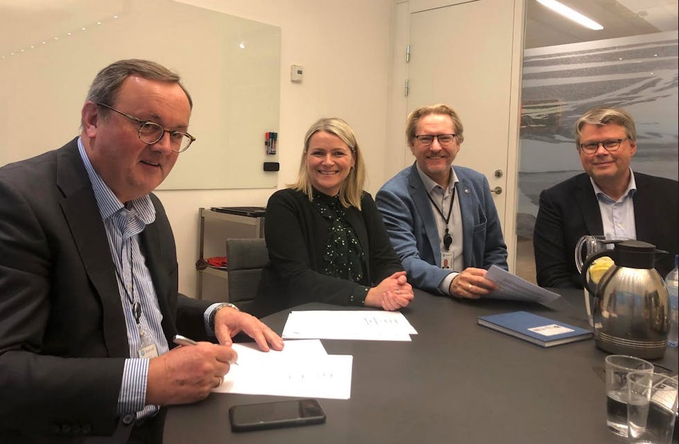 Fra venstre; Steinar Bysveen (Konserndirektør i Statkraft), Tiril Fjeld (Haugaland Næringspark), Atle Haga (Statkraft), Øyvind Olsen (Renergi-programmet). Foto: Geir Fuglseth (Statkraft).