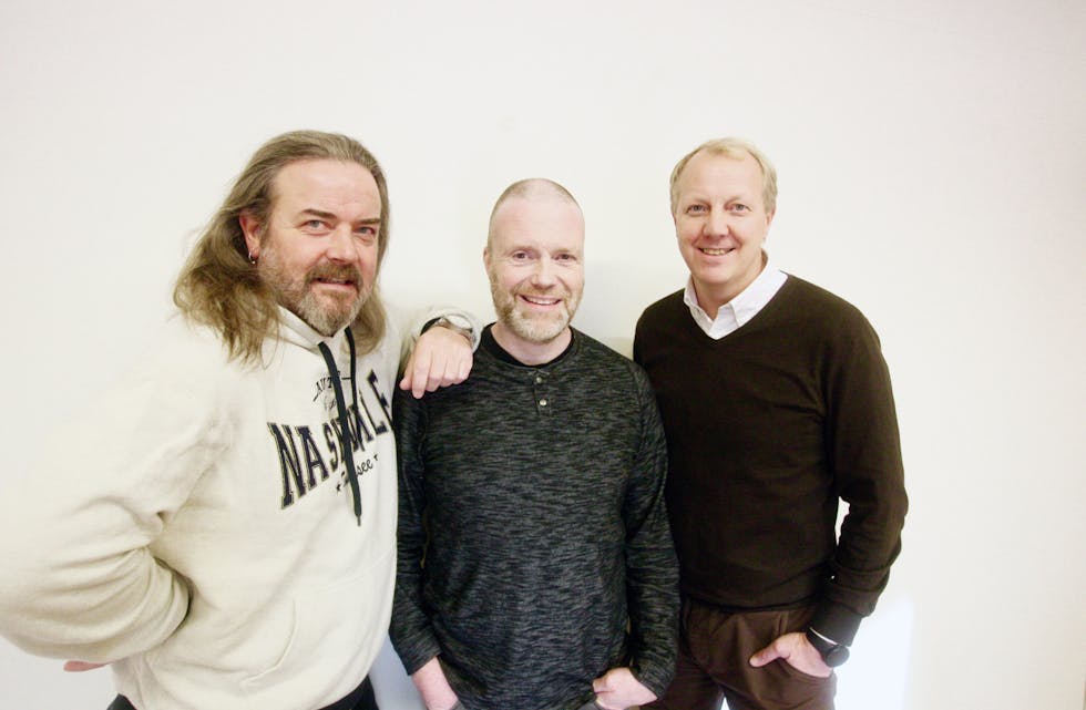 Geir Halleland, Frode Lindanger og Morten Salvesen har skrive FKH sin cupfinalelåt. «Jobba, jobba, Haugesund klistrer seg til hjernen.
Foto: Alf-Einar Kvalavåg