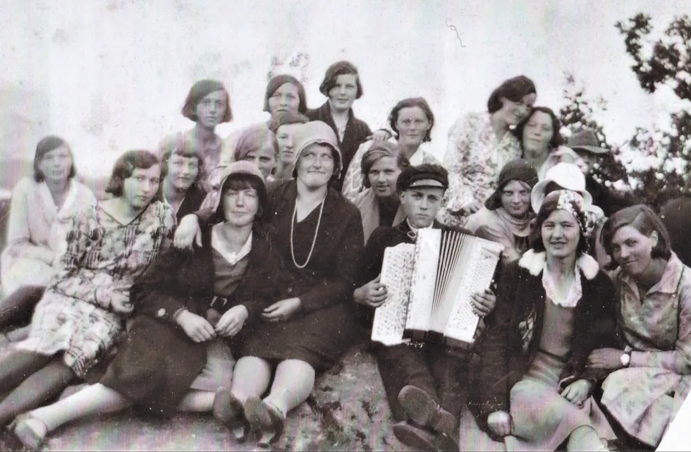 Kjenner du igjen dette bildet, eller noen som er på det?