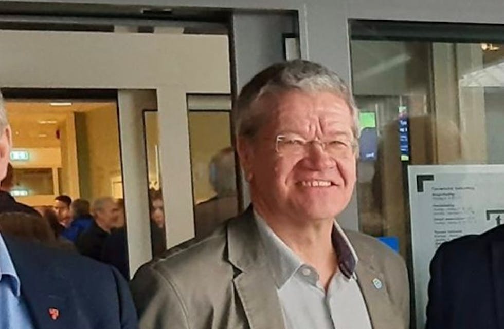 Klare for veimøtet i Aksdal. Fra venstre Ole Johan Vierdal, ordførar Vindafjord, Arne Christian Mohn, ordfører Haugesund, Sigmund Lier ordfører Tysvær, Sven Ivar Dybdal varaordfører Tysvær, Tor Asle Grønningen, Karmøy og Osmund Våga, ordfører Bokn.