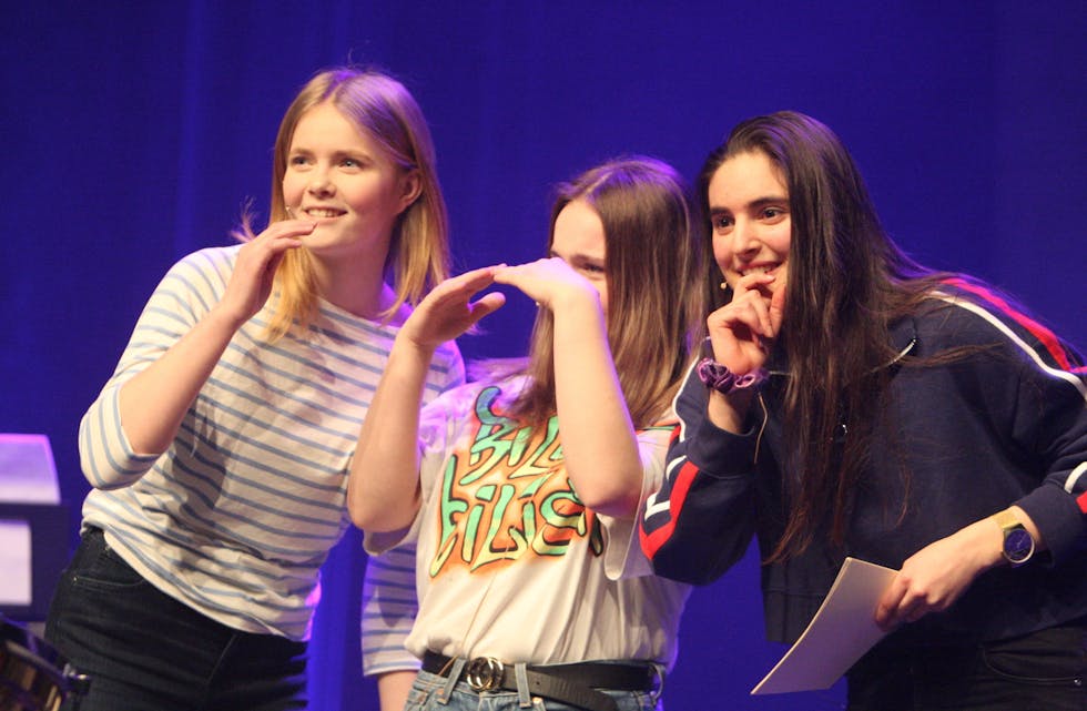 Emma Håland, Caroline Madsen og Mona Al-Hilal hadde gleden av å lede årets UKM for Tysvær og Bokn. Foto: Alf-Einar Kvalavåg