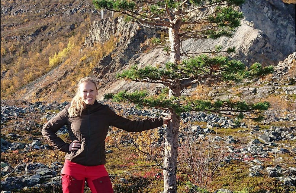 Elisabeth Nesheim-Hauge frå Nedstrand jobbar som botanikar i Fylkesmannen i Nordland. Ho brenn for å ta vare på kulturlandskapet, og meiner at den største trusselen i Noreg, og i verda, er nedbygging og oppdeling av natur.
Foto: Privat