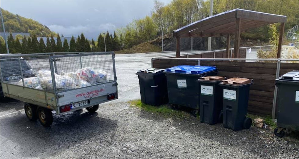 Slikt blir en rett og slett glad over å få tips om. Folk fra Tysvær kommune var kjappe og hindret at søppel fikk spre seg mer før nasjonaldagen. Foto: TK