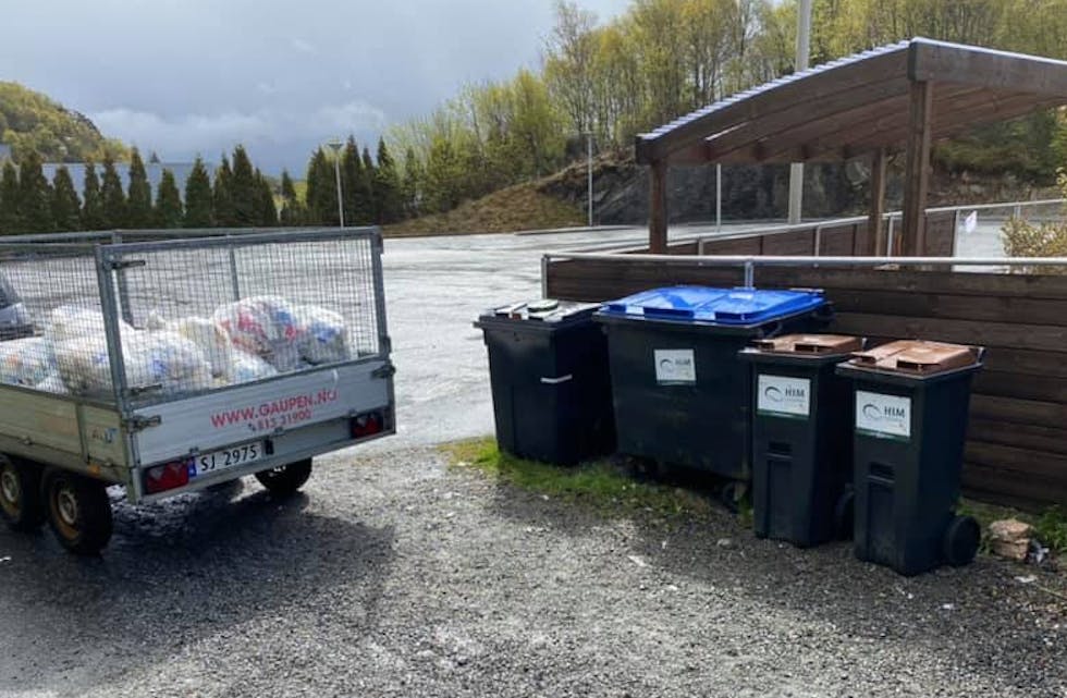 Slikt blir en rett og slett glad over å få tips om. Folk fra Tysvær kommune var kjappe og hindret at søppel fikk spre seg mer før nasjonaldagen. Foto: TK