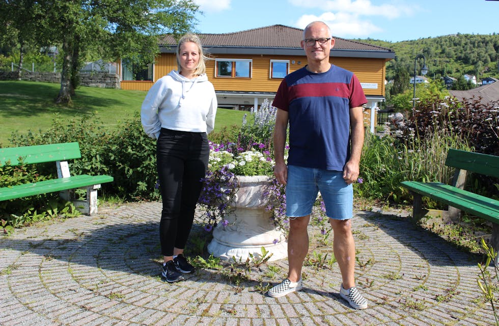 Folkehelsekoordinator Ann Kristin Berge Dahle og kulturkonsulent Johnny Liadal har delt ut penger til lag og foreninger.
Foto. Marit Tvedt