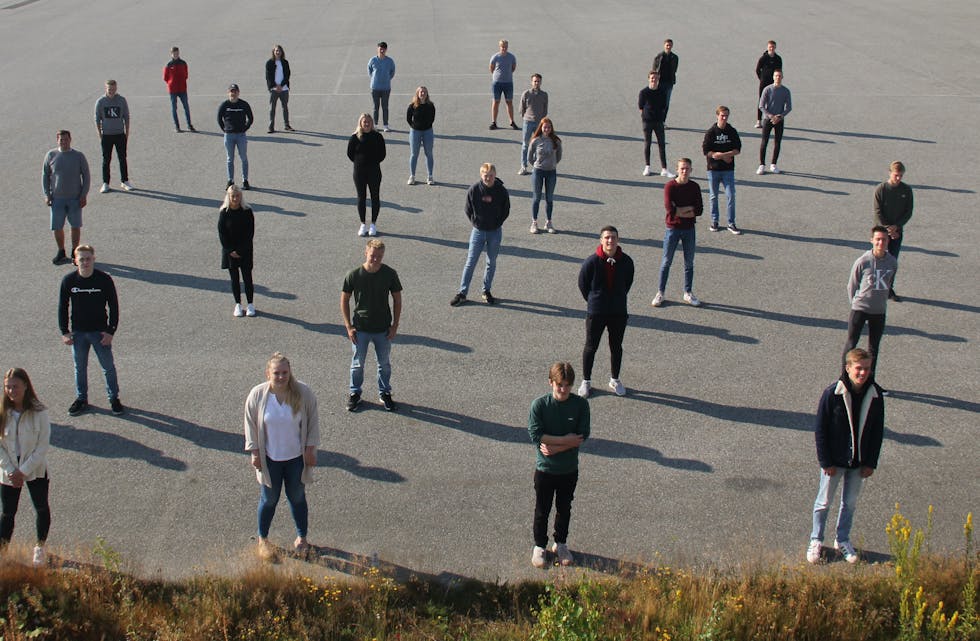 Gruppebildet ble denne gang litt annerledes grunnet korona, og retningslinjer om avstand.