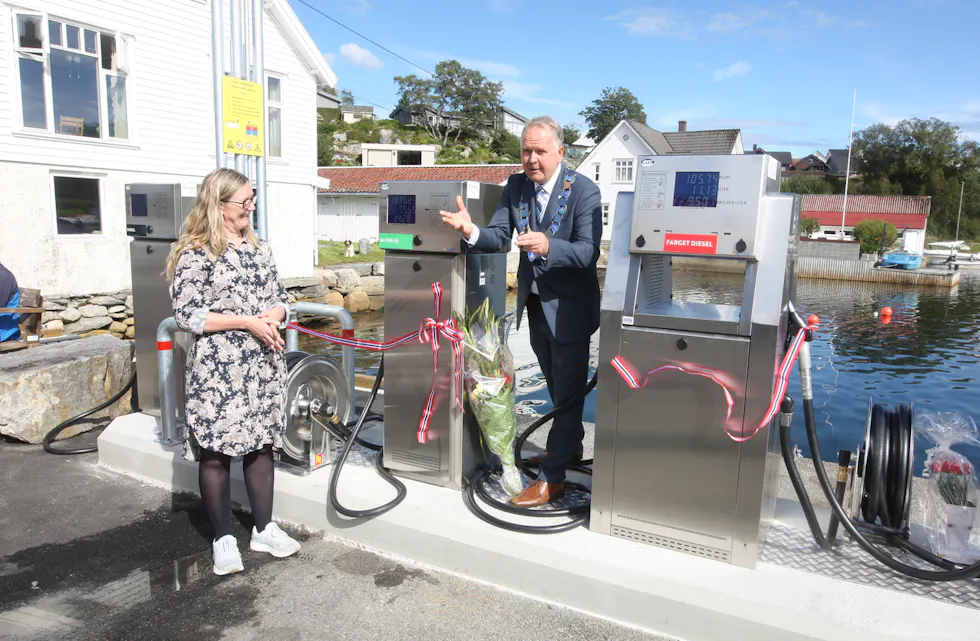 Ordførar Sigmund Lier var full av lovord til eier Ingunn Johannessen under åpningen på Slåttevik i dag. Foto: Alf-Einar Kvalavåg