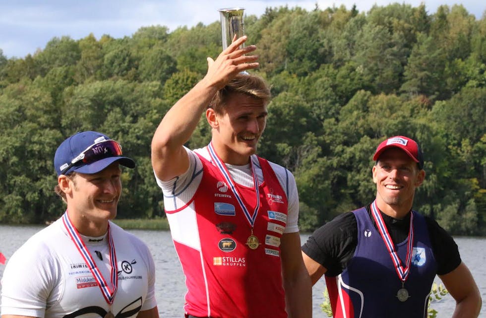 Lørdagsmoro med
f.v bronsevinner Eivind Vold Oslo KK, Lars Magne Ullvang med Kongepokal, sølvvinner Daniel Salbu Fana KK. Søndag plukket Ullvang med seg to nye gull. Foto: Sølvi Helgesen