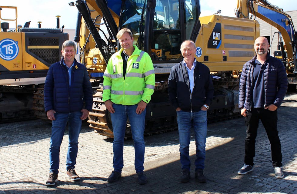 Fra venstre Toralf Sørhus (anleggsleder), Kai Peder Birkeland (daglig leder), Torleiv Halleland (markedssjef) og Helge Mundal (HMS-KS leder)