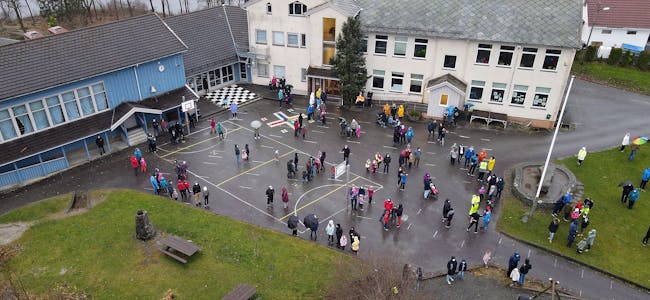 Dei hadde sett eit tak på 200 personar under protestaksjonen på Førland i helga. Det møtte opp enda fleire, og dei måtte sendast heim. 
Foto: Lars Johannes Liknes
