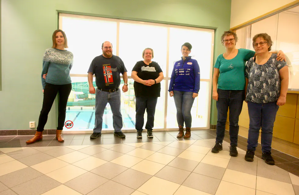 Denne gjengen vil ha nye medlemmer, og det raskt. Helsesportgruppa i Stegaberg har vore stor i mange år, men nå må ein starte litt frå botn igjen. Frå venstre Catrine Iversen, Marius Gabrielsen, Monica Søvik, Venke Gabrielsen Vihovde, Hanne Torill Scheit og Gunn Johanne Scheit.
Foto: Alf-Einar Kvalavåg
