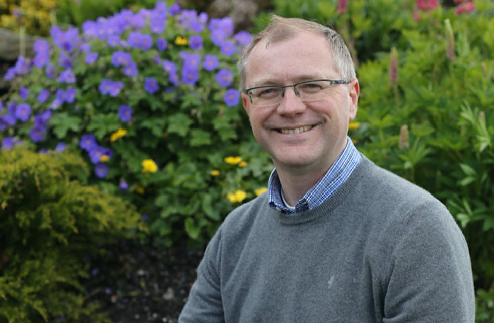 Tor Romseland er administrerende direktør i Rogaland Konservesfabrikk, og leder en bedrift med stor betydning for bygda Hervik.
Foto: privat