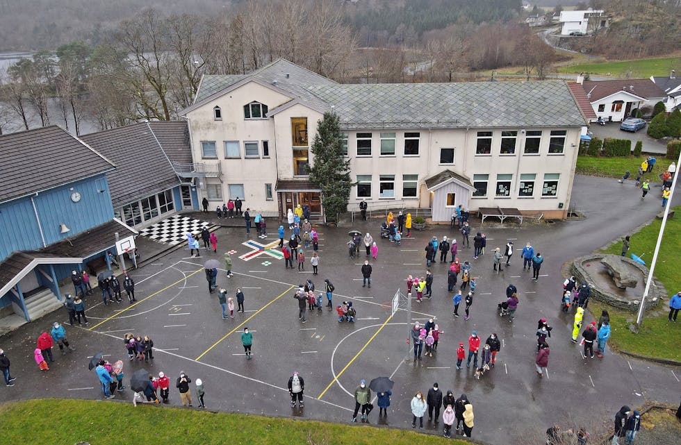 Førland skule går ei usikker framtid i møte, men i dag stemte politikarar i Levekårsutvalet for å jobbe vidare med skolebruksplanen før ein bestemmer seg om skulen skal leggast ned.