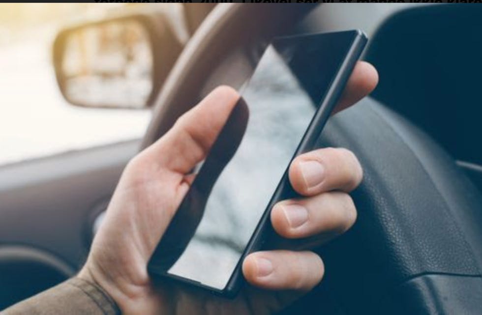 - Med høgare bøter og enda ein prikk, håper eg sjåførar ser alvoret i dette, seier samferdselsminister Knut Arild Hareide.