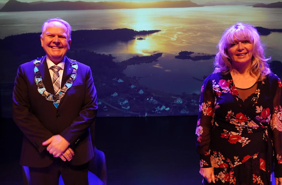 Ordførar Sigmund Lier og TV-Haugaland sin programleiar Karen Hesseberg blir å sjå i sendinga.