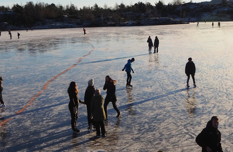 Stor Aktivitet på isen. Foto: Knut-Arild Sørensen