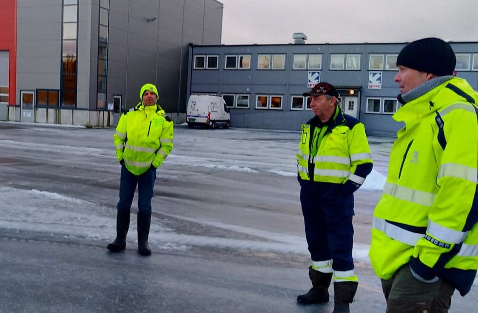 Aksjonsleiar Ove Stumo nummer to frå høgre i samtale med NVE og Solvind i Haugaland næringspark på Gismarvik.