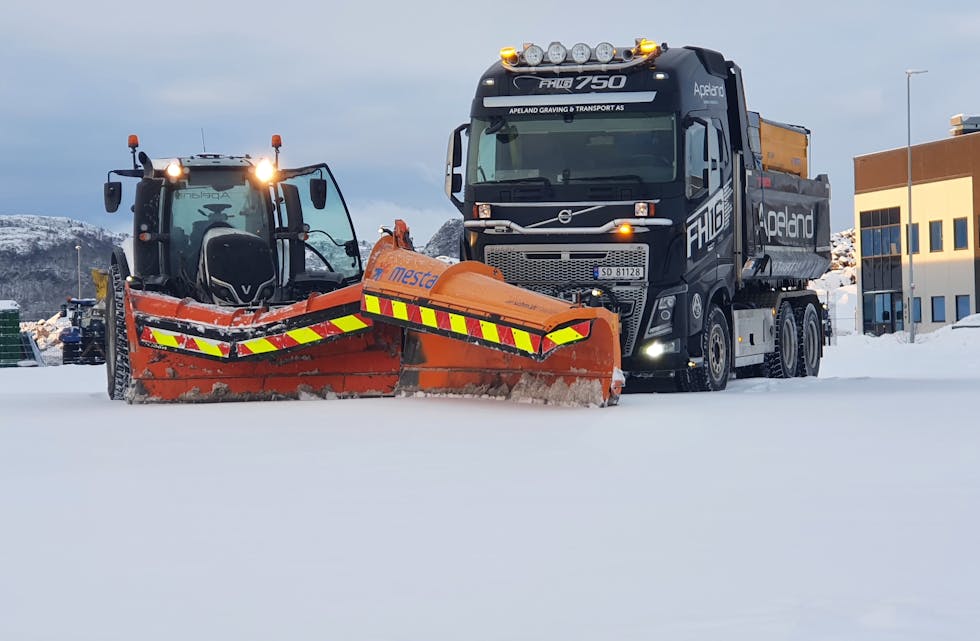 Den lokale maskinentreprenøren Apeland Graving & Transport fornya kontrakten sin med Mesta med fem år frå 2019.
Foto: privat